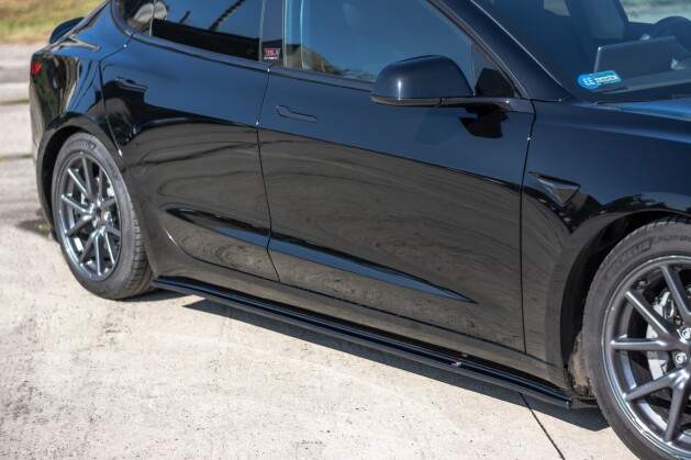 Seitenschweller Ansatz Cup Leisten passend für Tesla Model 3 / Model 3 Performance Mk1 / Mk1 Facelift schwarz Hochglanz