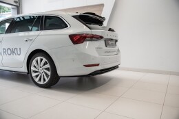 Mittlerer Cup Diffusor Heck Ansatz passend für Skoda Octavia Mk4 schwarz Hochglanz