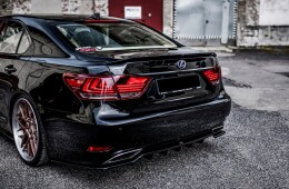 Heck Spoiler Aufsatz Abrisskante passend für Lexus LS Mk4 Facelift schwarz Hochglanz