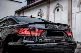 Heck Spoiler Aufsatz Abrisskante passend für Lexus LS Mk4 Facelift schwarz Hochglanz