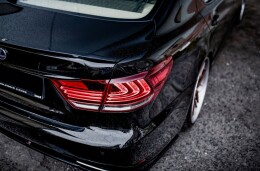 Heck Spoiler Aufsatz Abrisskante passend für Lexus LS Mk4 Facelift schwarz Hochglanz