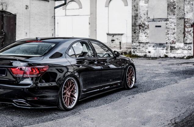 Seitenschweller Ansatz Cup Leisten passend für Lexus LS Lang Mk4 Facelift schwarz Hochglanz