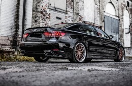 Mittlerer Cup Diffusor Heck Ansatz passend für Lexus LS Mk4 Facelift schwarz Hochglanz