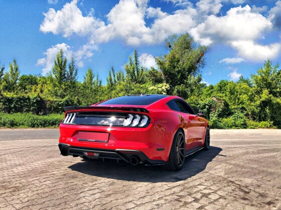 Seitenschweller Ansatz Cup Leisten für Ford Mustang Mk. 6 FL schwarz Hochglanz