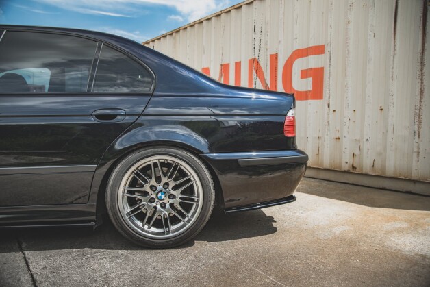 Heck Ansatz Flaps Diffusor passend für BMW M5 / 5 M-Paket E39 schwarz Hochglanz