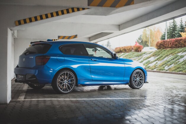 Street Pro Seitenschweller Ansatz Cup Leisten + Flaps für BMW 1er F21 M135i / M140i / M-Paket schwarz Hochglanz