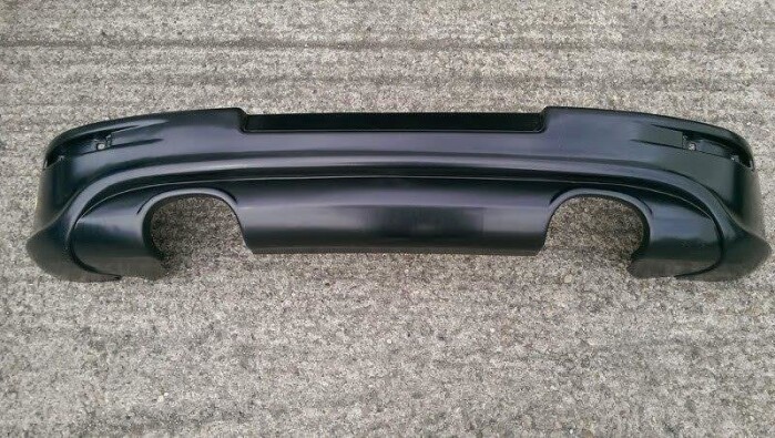 Heck Ansatz Diffusor für VW GOLF 5 R32 (mit 2 Auspufflöchern)