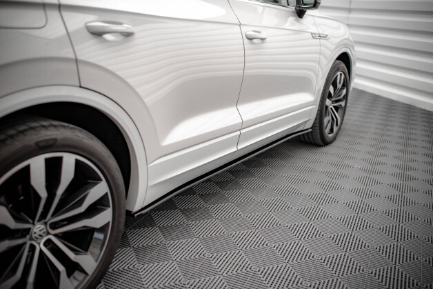 Seitenschweller Ansatz Cup Leisten passend für VW Touareg R-line Mk3 schwarz Hochglanz
