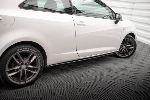 Street Pro Seitenschweller Ansatz Cup Leisten passend für Seat Ibiza Sport Coupe Mk4 rot