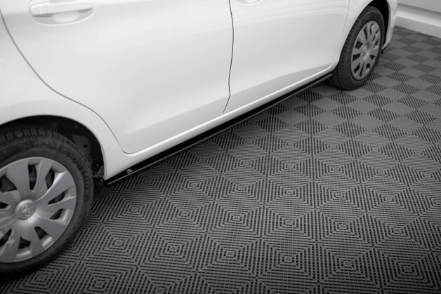 Seitenschweller Ansatz Cup Leisten passend für Toyota Yaris Mk3 Facelift schwarz Hochglanz