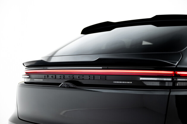 Unterer Heck Spoiler Aufsatz Abrisskante passend für Porsche Macan EV Mk1 schwarz Hochglanz