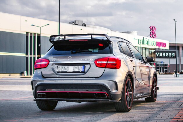 Mittlerer Cup Diffusor Heck Ansatz passend für Mercedes-Benz GLA 45 AMG schwarz Hochglanz