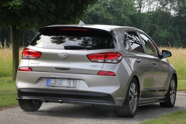 Mittlerer Cup Diffusor Heck Ansatz passend für im DTM LOOK HYUNDAI I30 MK3 HATCHBACK schwarz Hochglanz