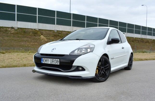 Street+ Spoilerlippe Front Ansatz V.1 passend für Renault Clio MK3 RS FL schwarz Hochglanz