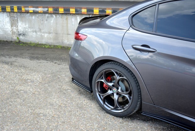 Heck Ansatz Flaps Diffusor passend für ALFA ROMEO GIULIA VELOCE schwarz Hochglanz
